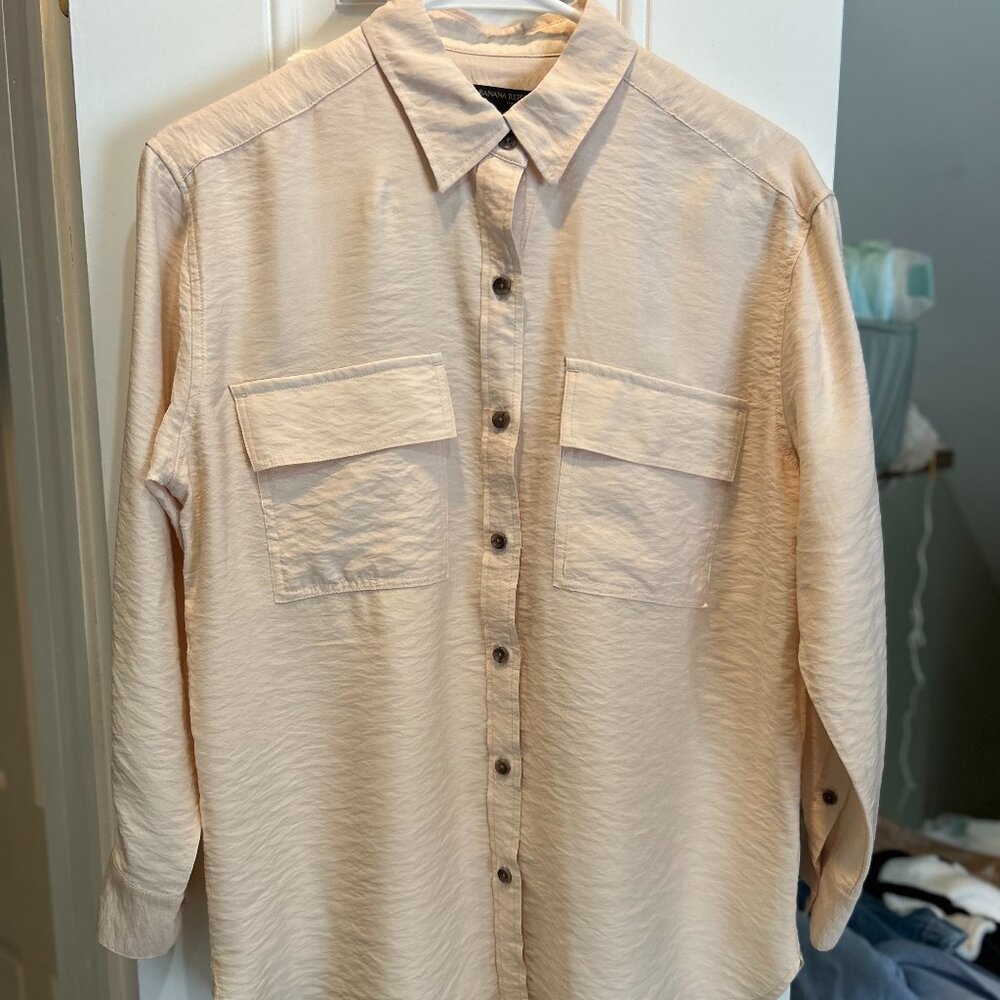 Banana Republic Button Down Size XS Cream Colored Shirt